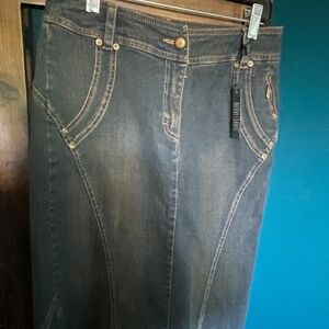 Nuovi Sarti denim skirt, NWT, mint, US 6